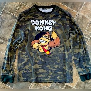 Donkey kong long sleeved shirt men’s medium almost new